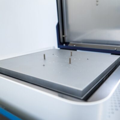 10404-POLOS-Hotplate200-zoom-in-lifting-pins_1000x1000